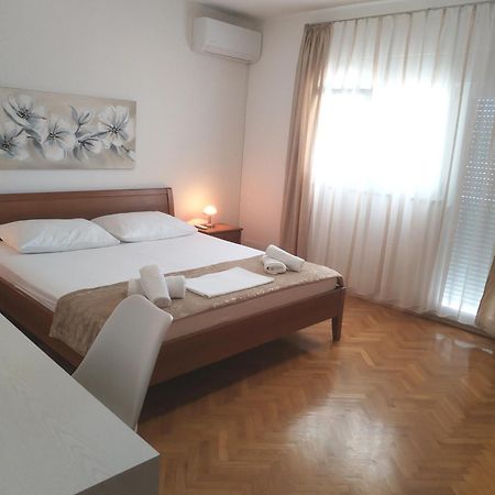 Apartments"Nika" With Private Pool Galovac  ภายนอก รูปภาพ