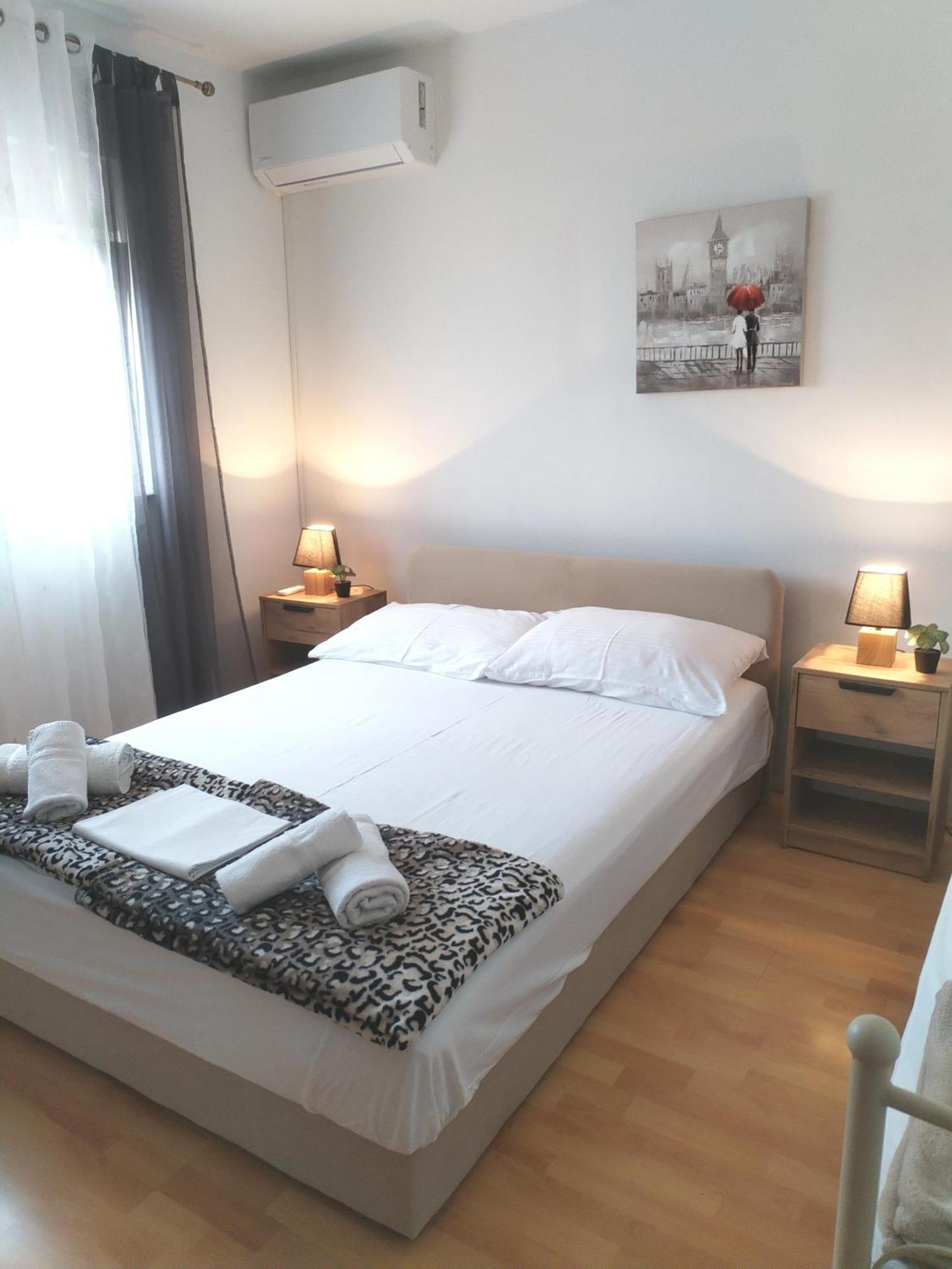 Apartments"Nika" With Private Pool Galovac  ภายนอก รูปภาพ
